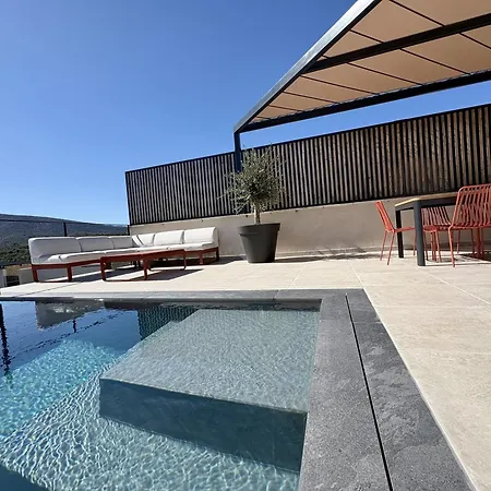 Romy Face Au Ventoux Piscine Et