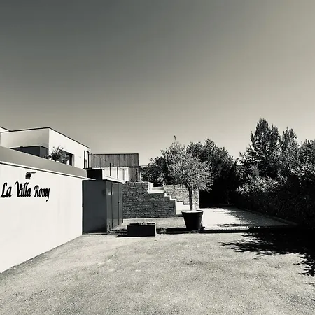 Romy Face Au Ventoux Piscine Et